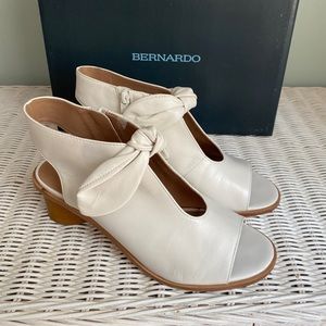 Bernardo Luna Womens Leather Heal